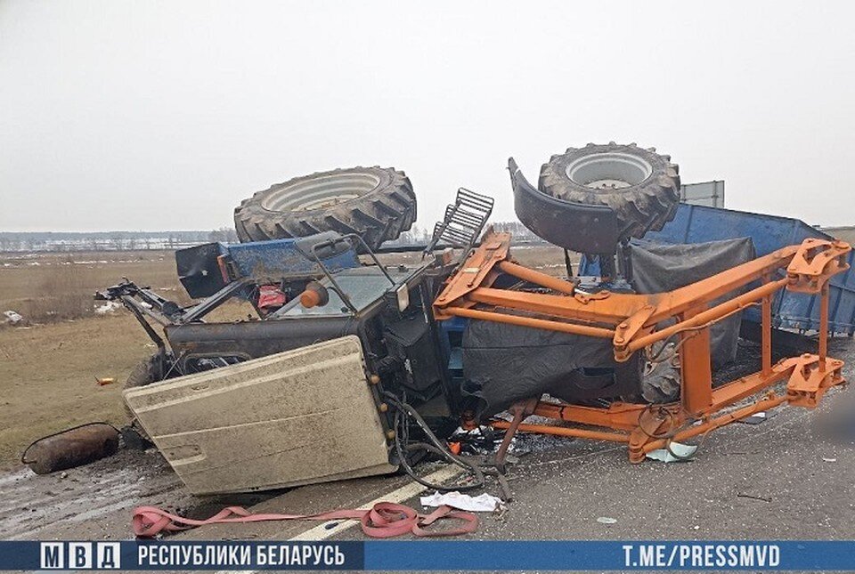     Водитель трактора погиб на месте аварии. Фото: МВД