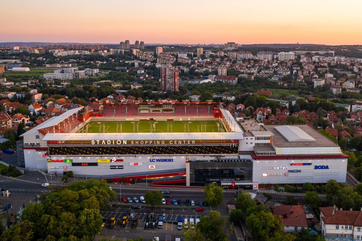 Тц крыша. Вождовац Белград стадион. Stadion shopping Center Белград. Вождовац ФК Сербия. Voždovac Stadium Вождовац Сербия футбольный стадион.