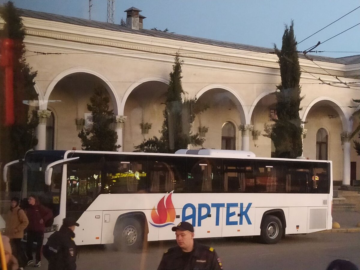 Детей встречают на вокзале и везут до эвакобазы