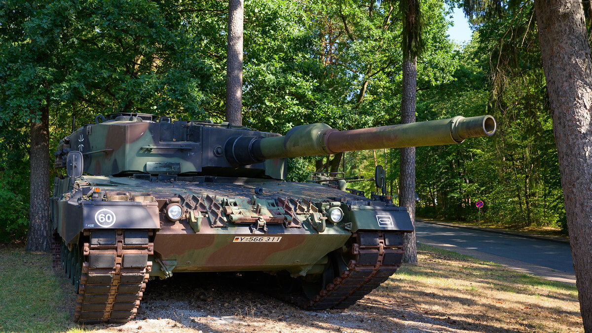     Немецкий танк Leopard 2A4 / Gettyimages.ru / Philipp Schulze