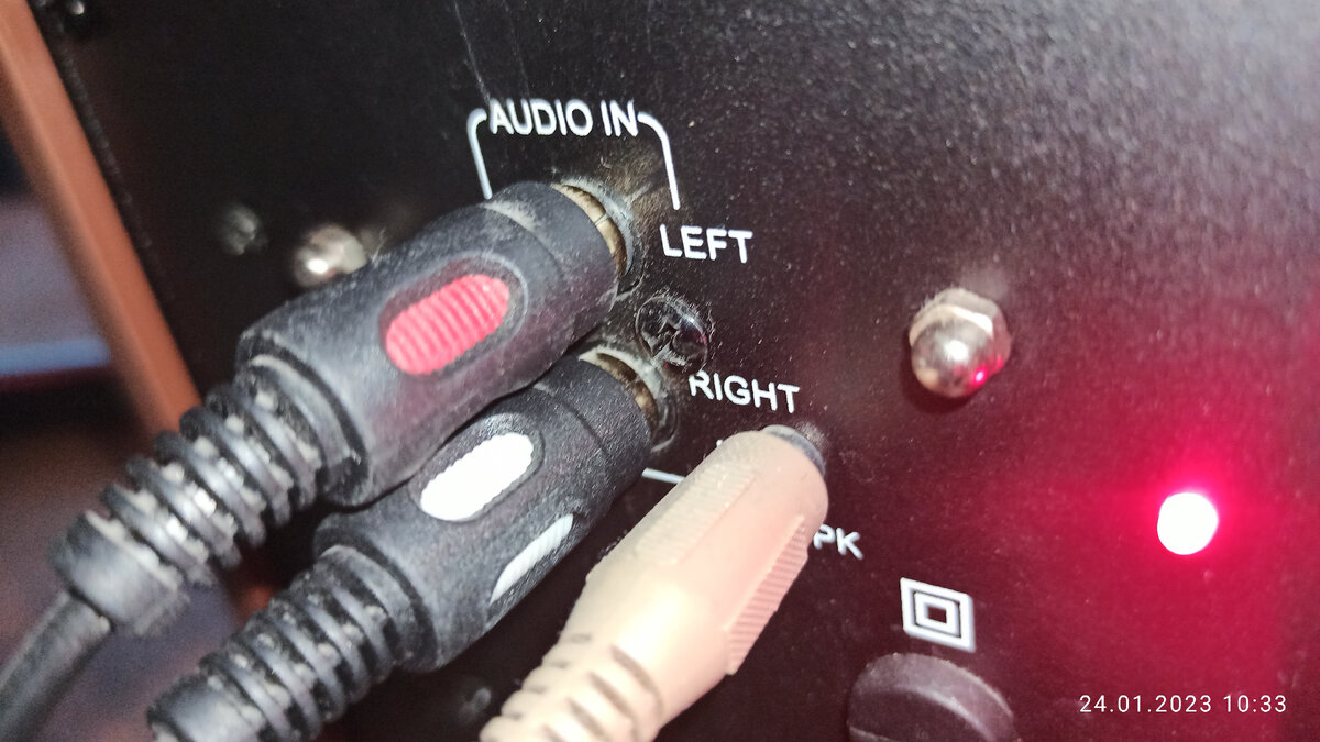 На них так и написано Left Right