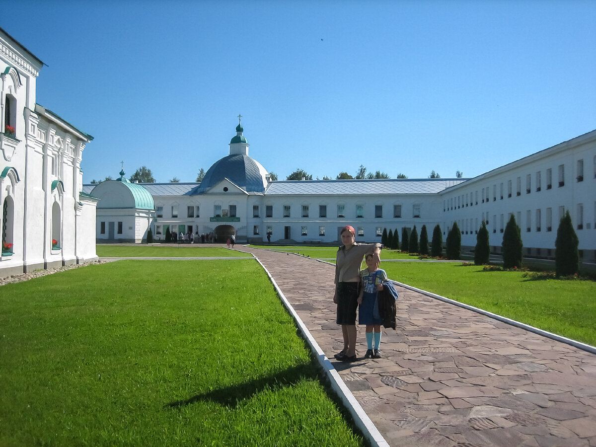 Александро Свирский монастырь песнопения