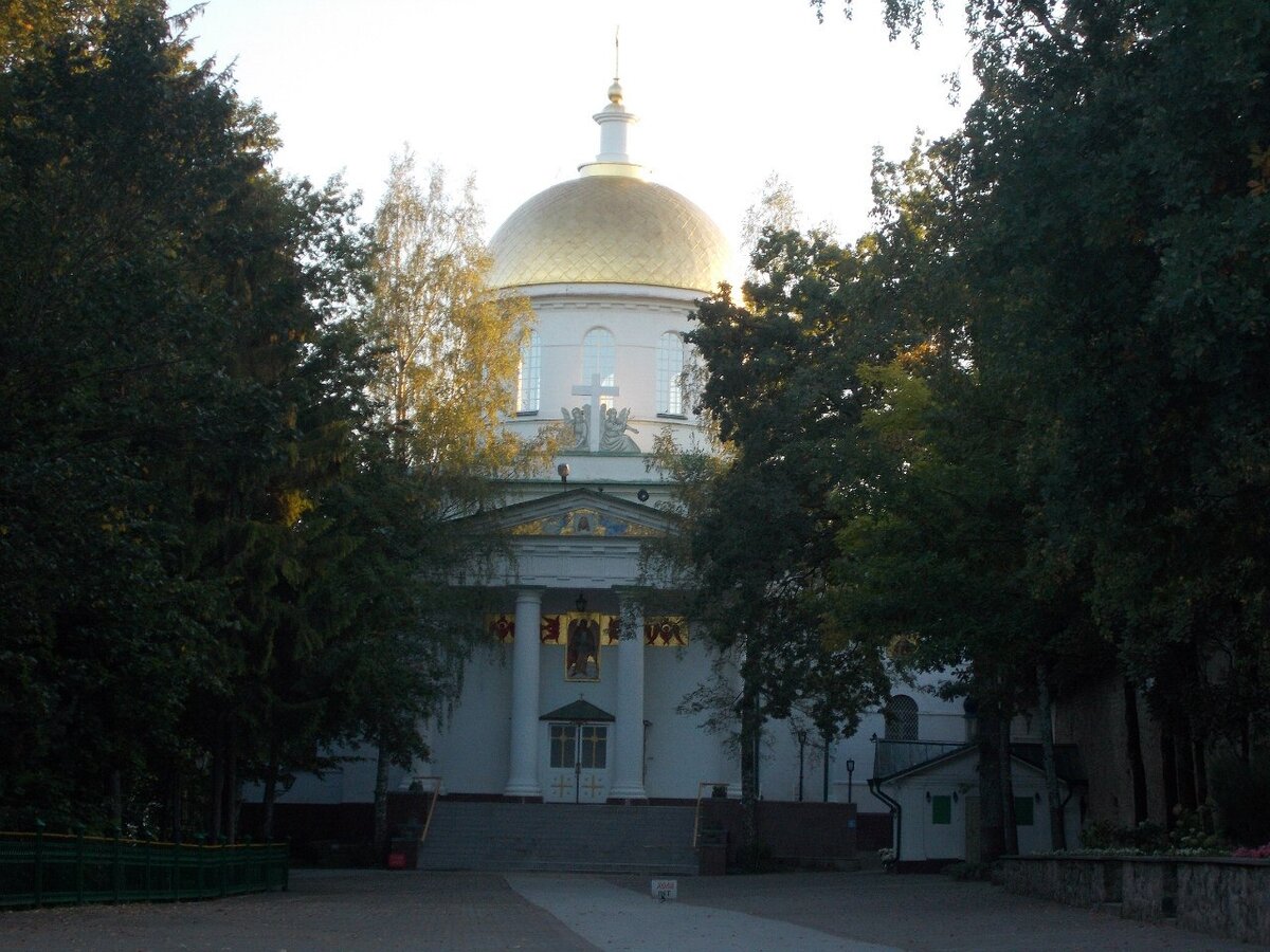 Храм Архангела Михаила. Псково-Печерский монастырь. Фото автора.