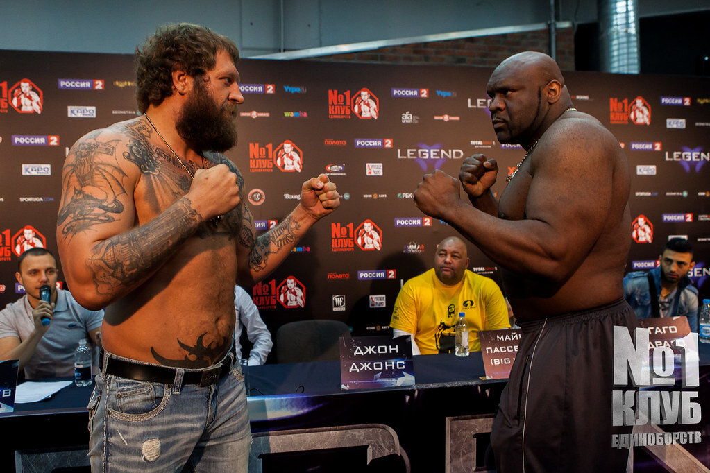 Александр Емельяненко на пике формы был бойцом мирового класса, и опускаться до боев с Бобом Саппом ему явно не следовало