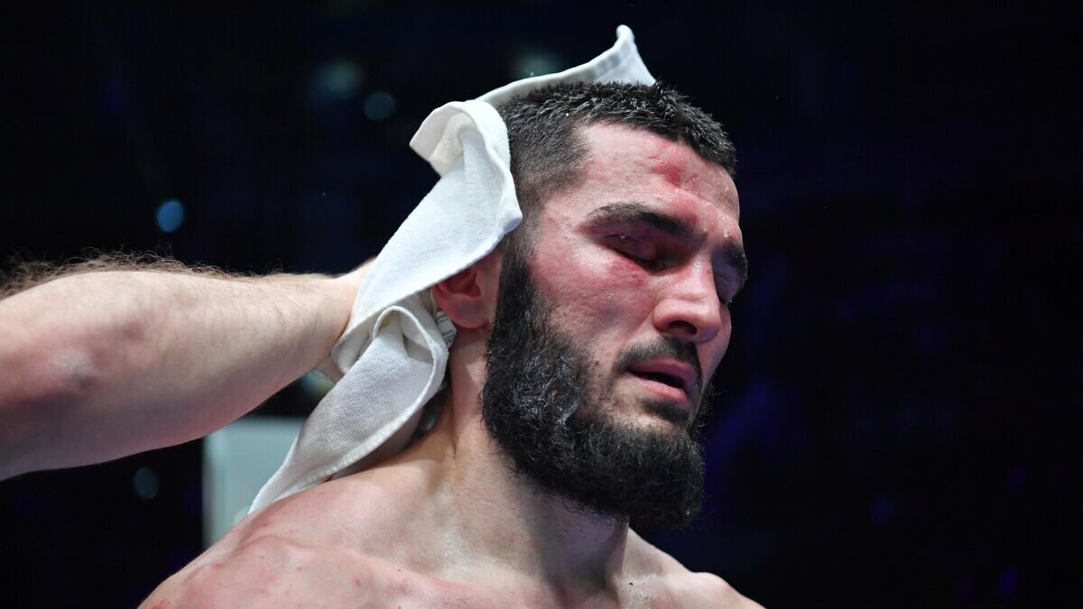    Артур Бетербиев© РИА Новости / Павел Бедняков