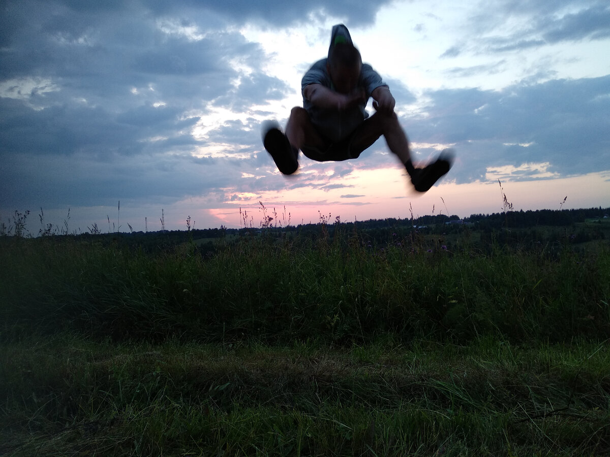 Прыжки в высоту. Эдгаар вульте делает прыжок. Фото на телефон крутые.
