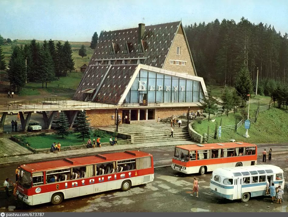 Источник https://pastvu.com/p/673787, первоисточник фотоальбом "Ужгород — Москва" (Планета, 1982), автор Василий Сергеевич Истомин