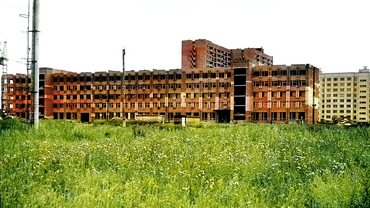 Учебный корпус ТВВСКУ на этапе строительства, город Тольятти 1980 год