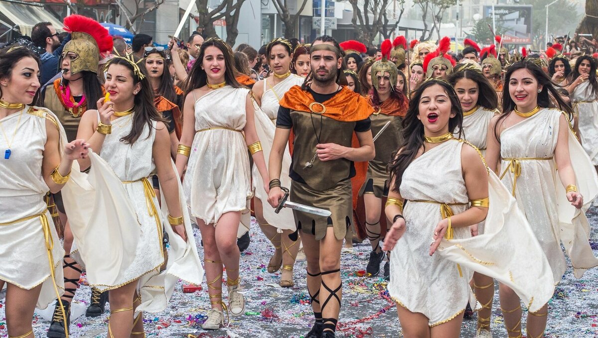     В Ростове усилили наряды полиции и не впустили в город партию Coca-Cola, пока в Ростовской области решалась судьба банды «амазонок», которые «кошмарили» юг России в течение шести лет.