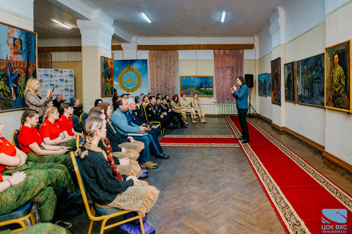 В Центральном офицерском клубе ВКС открылась персональная выставка «Донбасс за нами» художника Максима Фаюстова