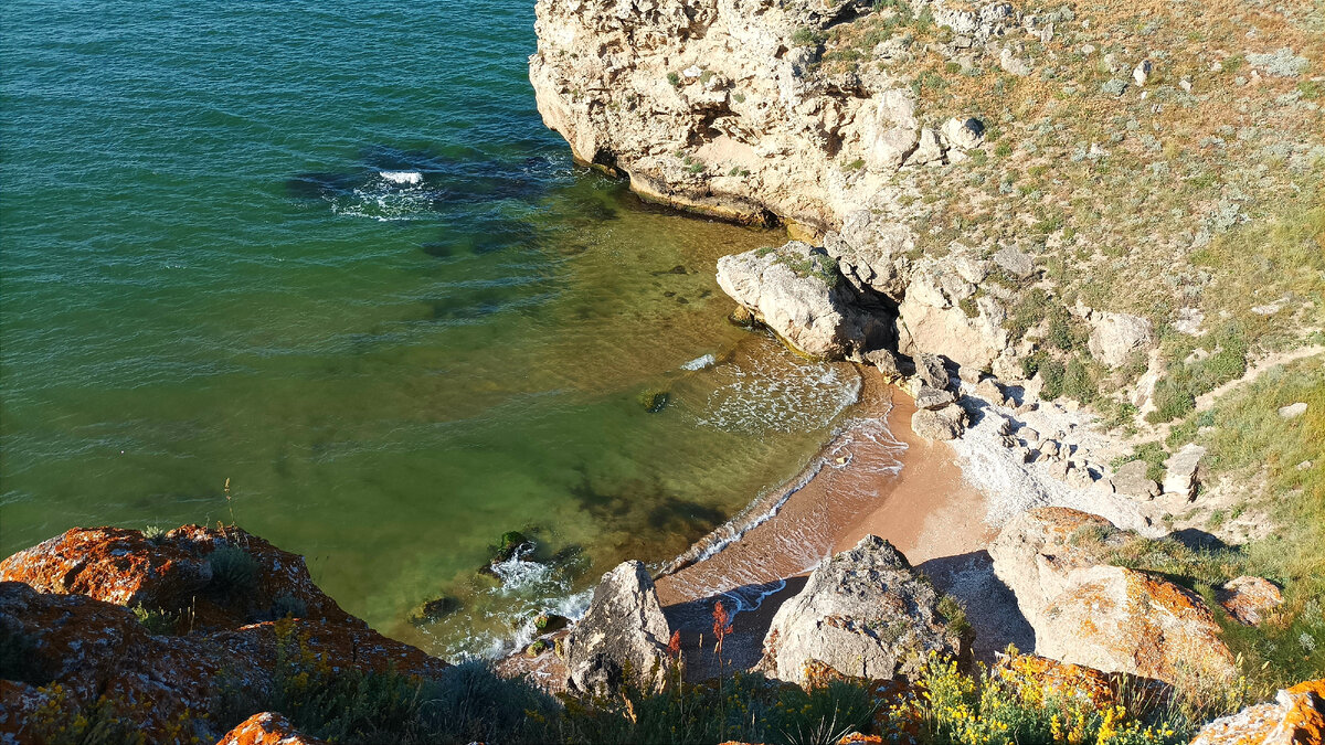 Прозрачная вода в Азовском море, редко можно увидеть