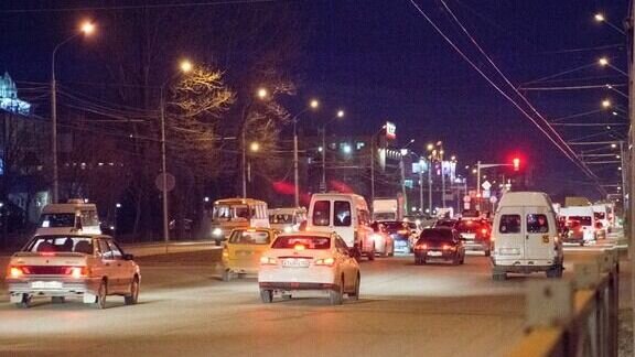     Пятничный вечер в Волгограде проходит под знаком дорожных пробок. Согласно сервису Яндекс.Карты, к 17:50 они достигли 7 баллов, но местами есть серьёзные затруднения.