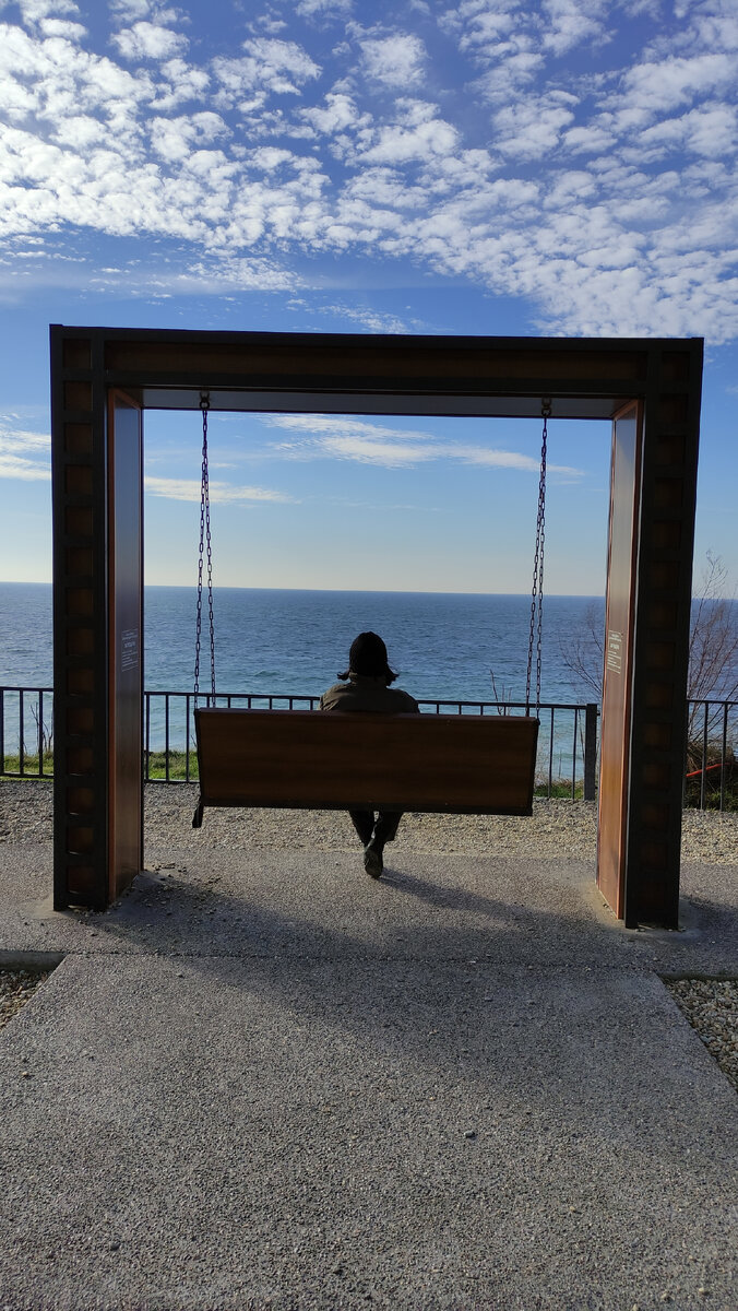 9 лет назад, выбросив всё тёплые колготки, я сменила сибирские морозы на тёплый климат русского юга