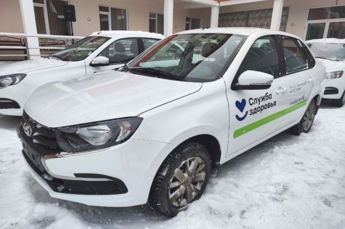    Более 30 новых автомобилей получили больницы Среднего Урала