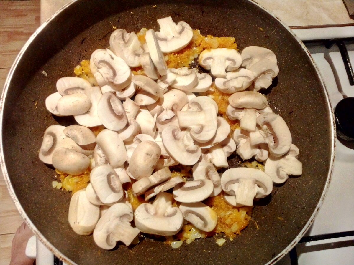 15 минут и вкусный, низкокалорийный ужин готов. Фунчоза с шампиньонами.