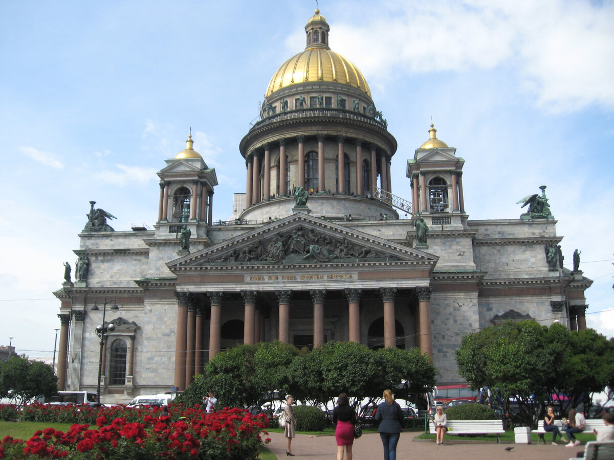 Вместе с гостями гуляю по любимому городу. Личное фото автора.