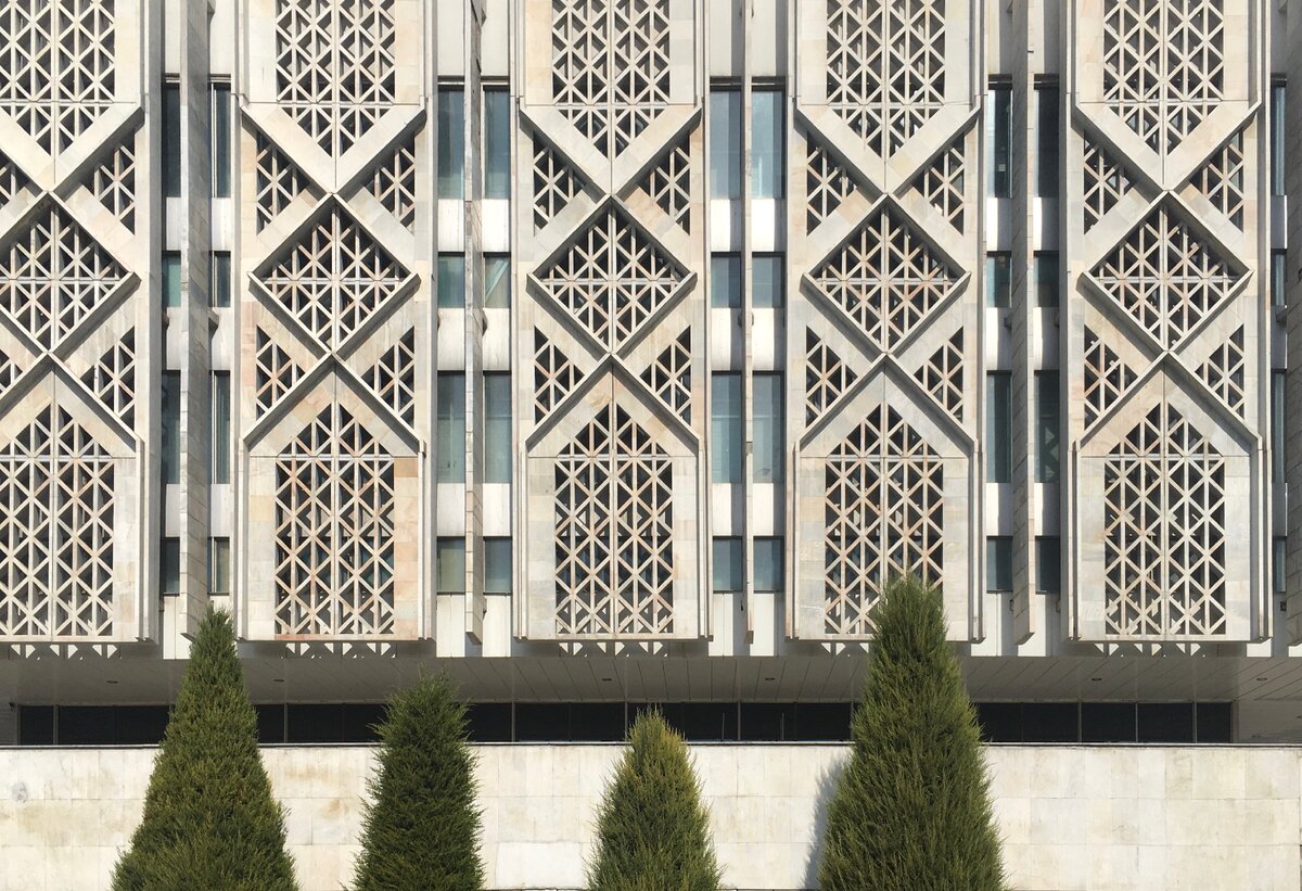 Во избежание недоразумений скажу, что только часть моих фотографий соответствует повествованию. Другие больше нужны для атмосферы. То же самое касается и некоторых сюжетных линий:) Это моя повесть, а не документальный фильм