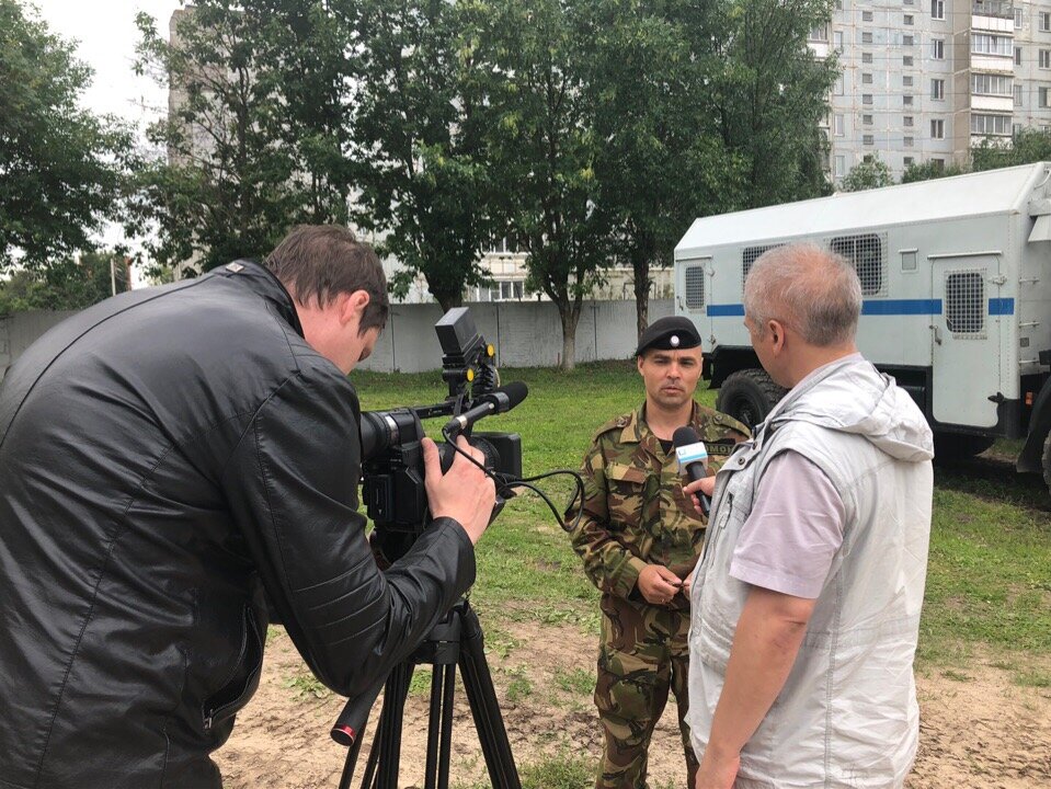  Во всероссийском конкурсе приняли участие все субъекты страны. В перечень победителей вошли 85 семей, в том числе в номинации «Многодетная семья» – 22, «Молодая семья» – 16, «Сельская семья» – 18, «Золотая семья» – 15, «Семья – хранитель традиций» – 14.

Семья Молчановых родилась в 2001 году, сейчас Екатерина Викторовна и Петр Александрович воспитывают 6 детей. У каждого в этой большой и дружной семье – интересная и увлекательная жизнь.
Семья Молчановых принимает активное участие в ежегодных муниципальных мероприятиях, посвященных Международному дню семьи, Всероссийскому Дню семьи, любви и верности, Дню города, Всероссийскому Дню матери. Отец, П.А. Молчанов, имеет медали за отличную службу, благодарность от Губернатора Тверской области за вклад в дело охраны правопорядка и общественной безопасности, награжден грамотами за добросовестное исполнение служебных обязанностей. Мать, Е.В. Молчанова, имеет благодарность от уполномоченного по делам ребенка в Тверской области за вклад в дело защиты и восстановления прав, свобод и законных интересов семей и детей, охраны материнства и детства, правовое просвещение населения, почетный знак «Слава матери».

Большое внимание уделяется воспитанию и комплексному развитию детей. Родителями собрана семейная библиотека, дети осваивают музыкальные инструменты – электронное пианино, флейту, гитару.

Нравственное здоровье, уважение и забота друг о друге – главные жизненные ориентиры семьи Молчановых. Семья занимает активную жизненную позицию, направленную на укрепление роли семьи, возрождение семейных традиций, повышение социальной значимости семьи, материнства и отцовства.