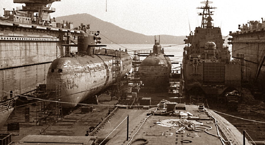 Подводная лодка проекта 671 в компании азухи.
