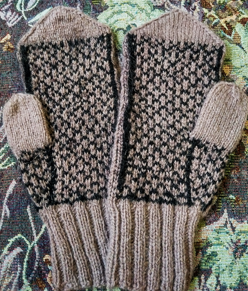 Фото 2 (от автора). Варежки с мозаичным жаккардом. Ладонная сторона изделий подробно.