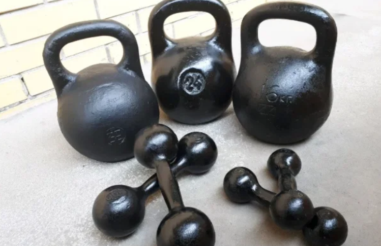 Гиря kettlebell – 16 кг domyos. Iron king гиря чугунная 10 кг. Гиря чугунная euro-classic 24 кг. Брадекс пластиковая гиря. Гиря euroclassic es-0029.