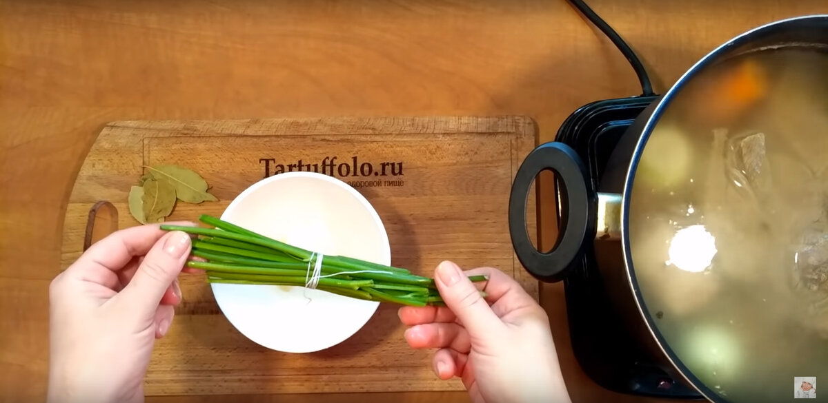 Праздничное заливное на Новый год: сказочный мясной торт "Леший".