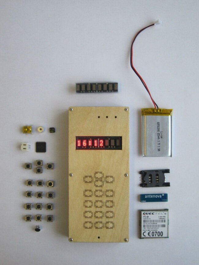   Сегодня мы сделаем вполне себе рабочий, хотя и довольно простой в плане функционала, мобильный телефон.