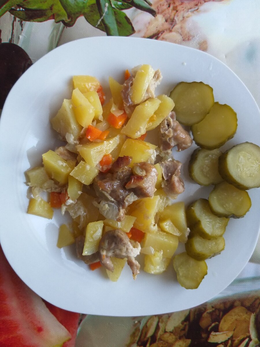 Тушёная картошка с мясом и овощами