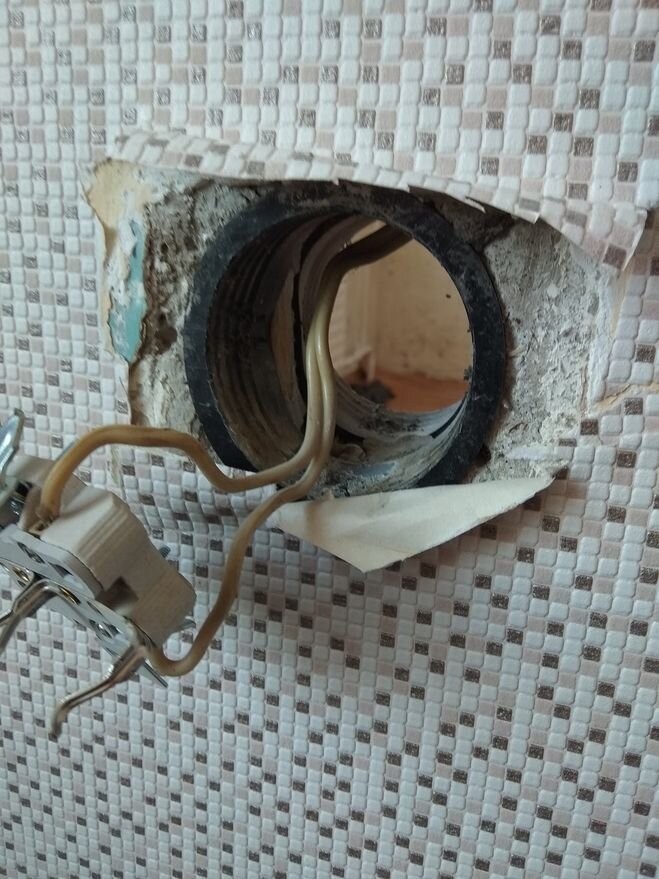 фото не моей розетки, аналогичная проводка и местоположение