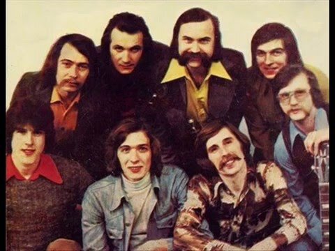 "Красные маки".