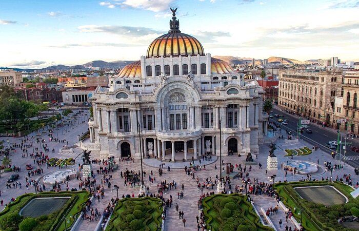 Оперный театр и музей в Мехико