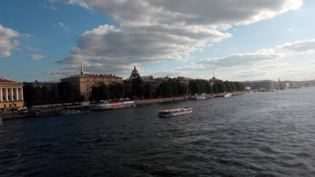 Вид на Адмиралтейскую набережную