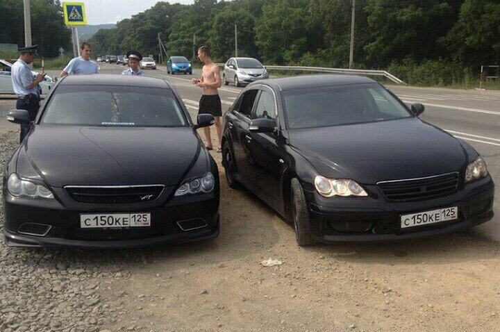 Двойники попались. источник: Яндекс.Картнки