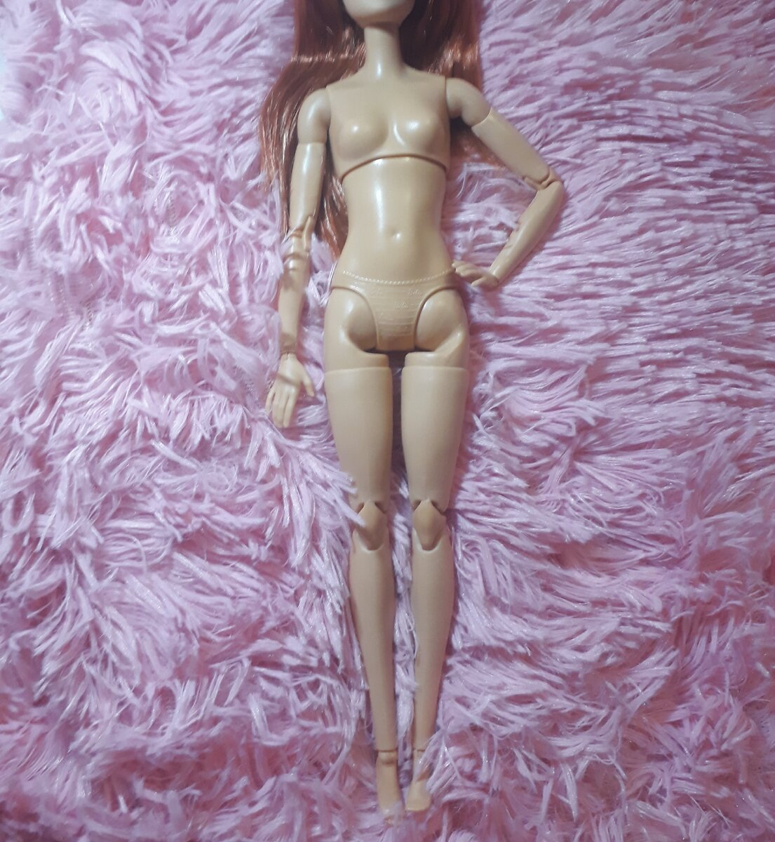 шарниры качественные и довольно тугие, только одня ступня немного расшатана