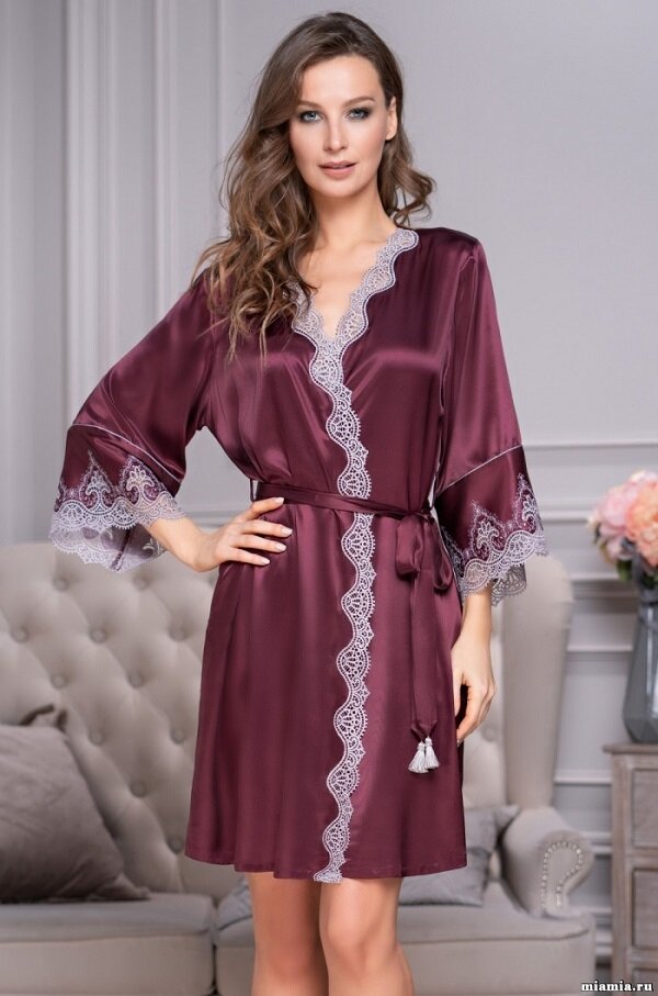Халат с кружевом