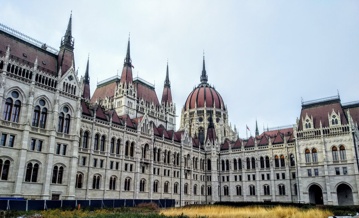 вид с кладбища на останкинскую башню. ул руставели 15 москва. футбольное поле рядом с останкинской башней. ботанический сад мгу розарий. коломенский пр-д, 4, москва, 115446.