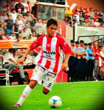 Дибала - игрок "Институто"