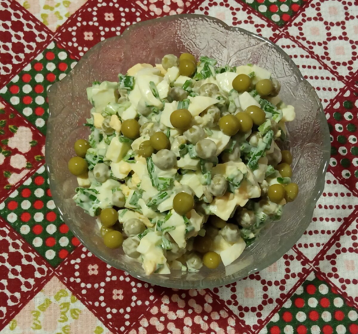 Нежный,вкусный, легкий и очень вкусный салат.