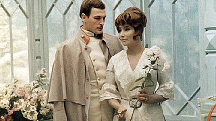 Кадр из фильма "Война и мир".  Лановой и Самойлова.