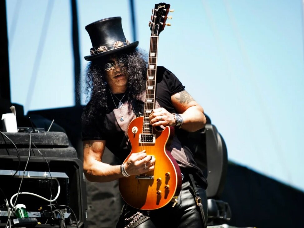 Slash задумался о современных технологиях