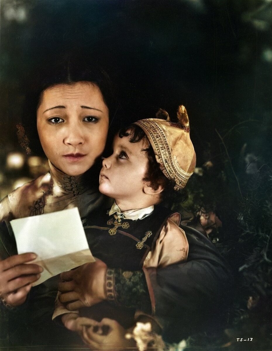 Анна Мэй Вонг в фильме "Жертвы моря" 1922 г