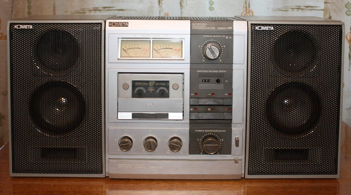 Кассетный магнитофон Комета-225С 1987 года выпуска