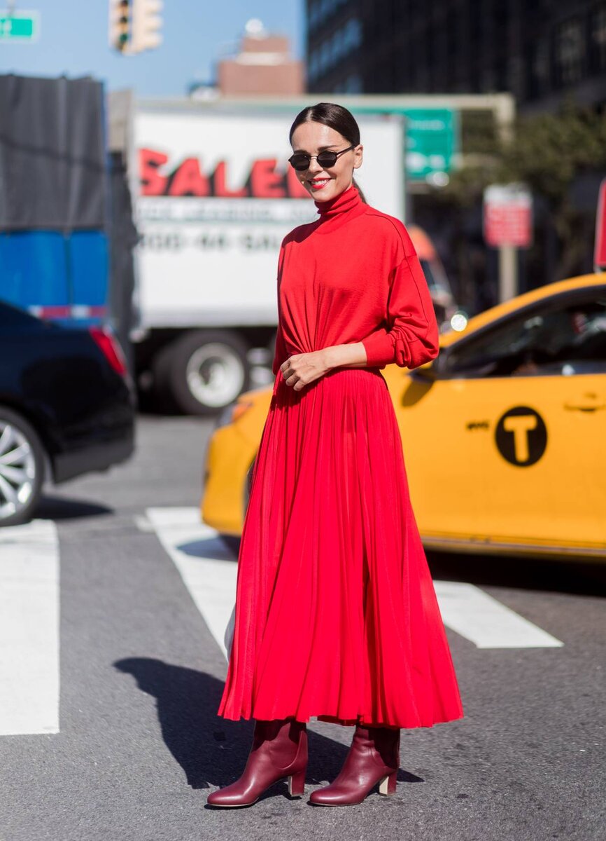 А вы бы осмелились надеть алое платье? /Фото: cdn.cliqueinc.com