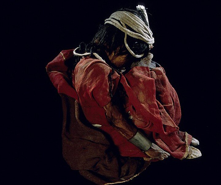 Рядом с девочкой нашли мумию маленького мальчика. И его принесли в жертву. 