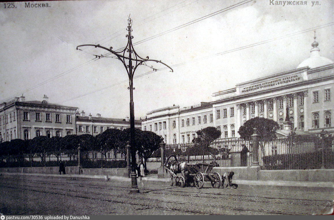 Будущее здание Горного института, 1911-1917. Тогда здесь располагались Мещанские училища.