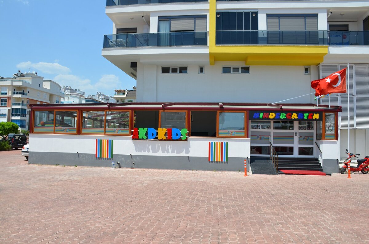 Вход и крытая площадка