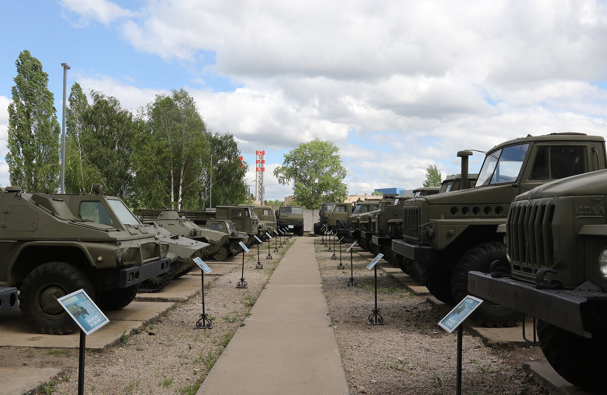 экспозиция развития автомобильной техники Вооруженных сил Российской Федерации