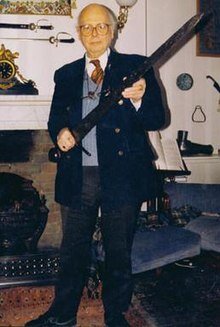  Эварт Оукшот                                                                                                                                                    источник - https://ru.qwe.wiki/wiki/Ewart_Oakeshott