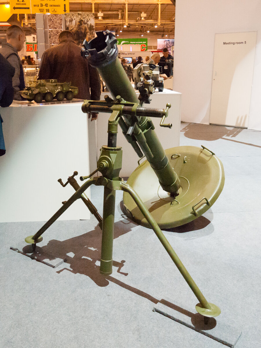 120-мм миномет М120-15 "Молот". Такой мирный на картинке и смертельно опасный на учениях