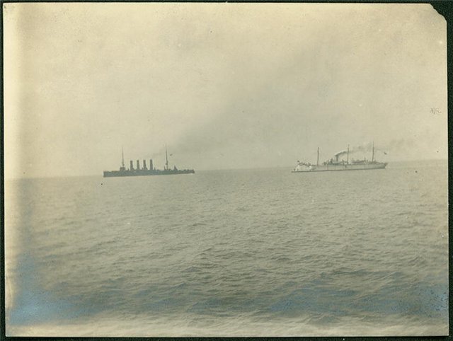 Руднев выводит "Варяга" и "Корейца" с внутреннего рейда на внешний.